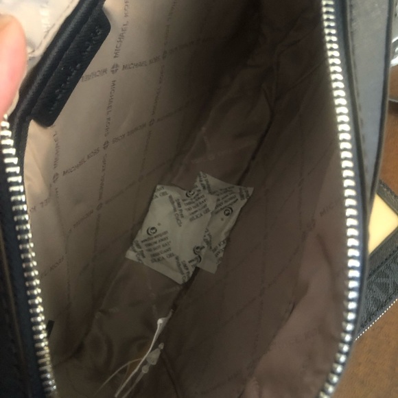 🦋New MK Jet Set crossbody and cardholder - Picture 4 of 6